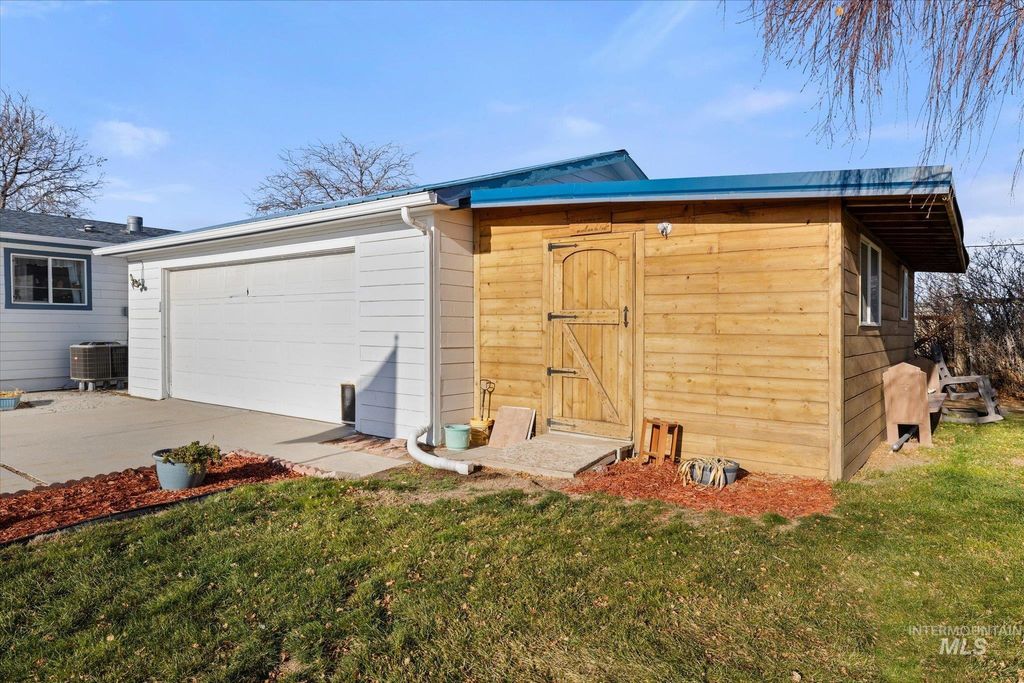 Photo of 19095 S Pleasant Valley Rd, Kuna, ID 83634 (MLS # 98968636)