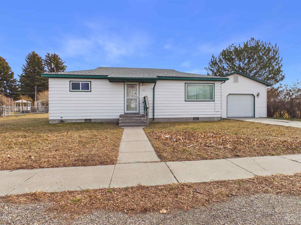 Photo of 530 Birch Dr, Heyburn, ID 83336 (MLS # 98969594)