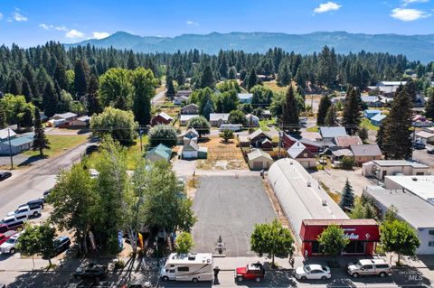 Photo of 119 S Main Street, Cascade, ID 83611 (MLS # 98976855)