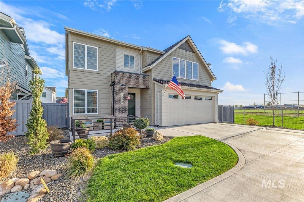 Photo of 10247 Silversun St, Nampa, ID 83687 (MLS # 98981343)