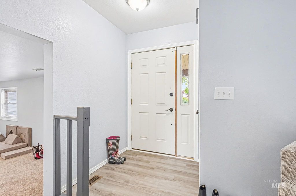 Photo of 820 W 12th S, Mountain Home, ID 83647 (MLS # 98984855)
