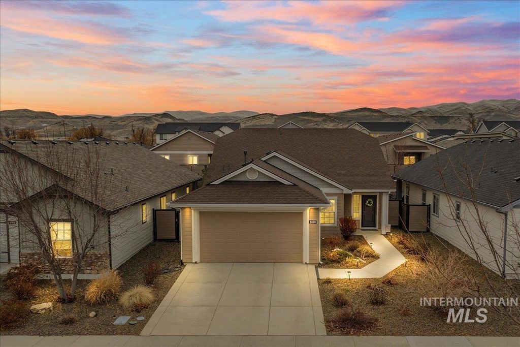 Photo of 5668 W Old Ranch St, Boise, ID 83714 (MLS # 98972577)