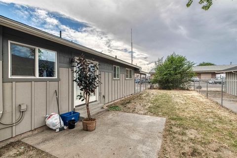 Photo of 650 NW 6th St, Ontario, OR 97914 (MLS # 98951289)