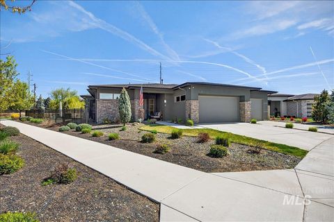 Photo of 4718 E Goldstone Dr, Meridian, ID 83642 (MLS # 98981340)