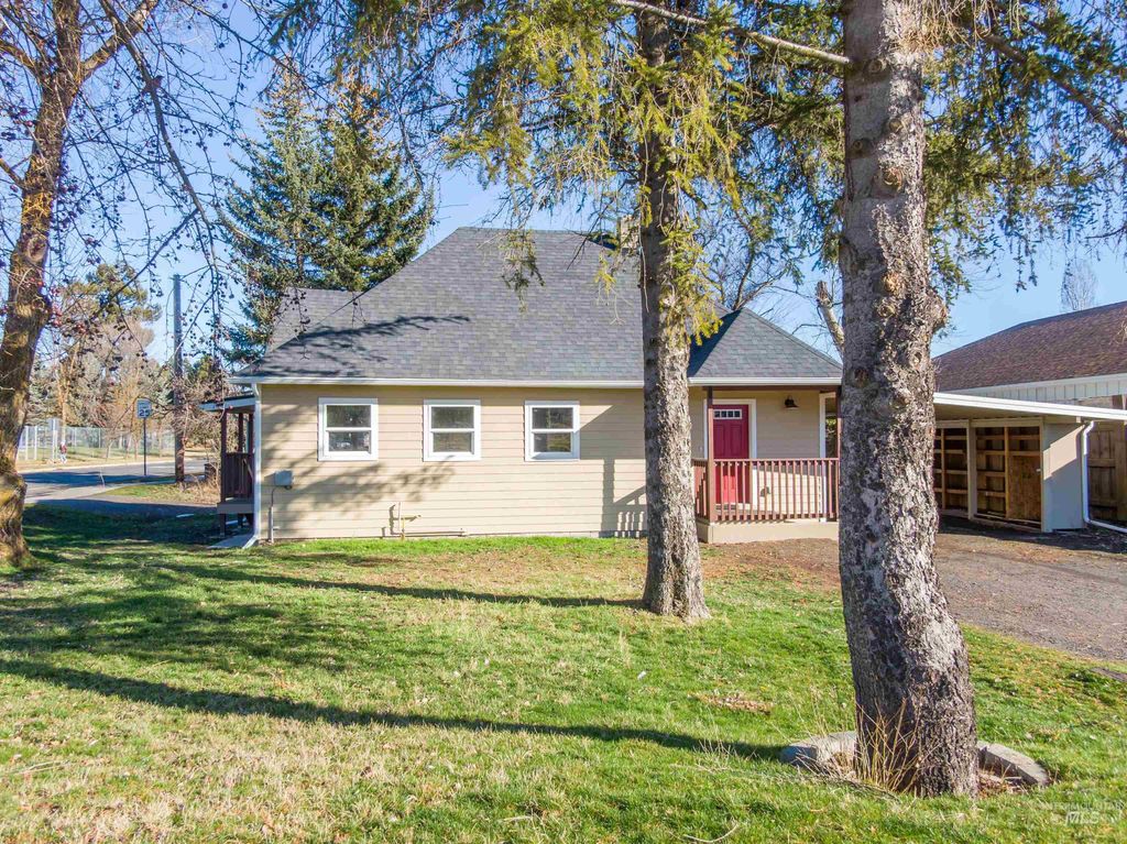 Photo of 1605 E F Street, Moscow, ID 83843 (MLS # 98975042)