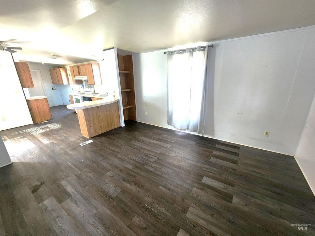Photo of 616 N Kings Rd Trlr 15 RD, Nampa, ID 83687 (MLS # 98994042)