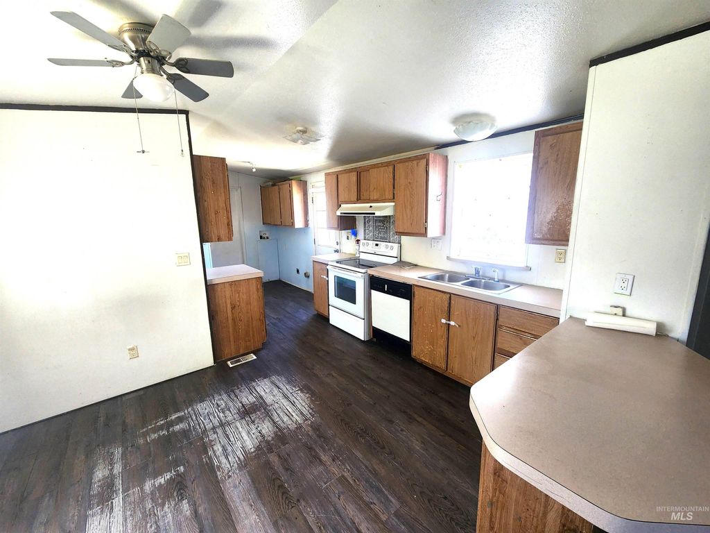 Photo of 616 N Kings Rd Trlr 15 RD, Nampa, ID 83687 (MLS # 98994042)