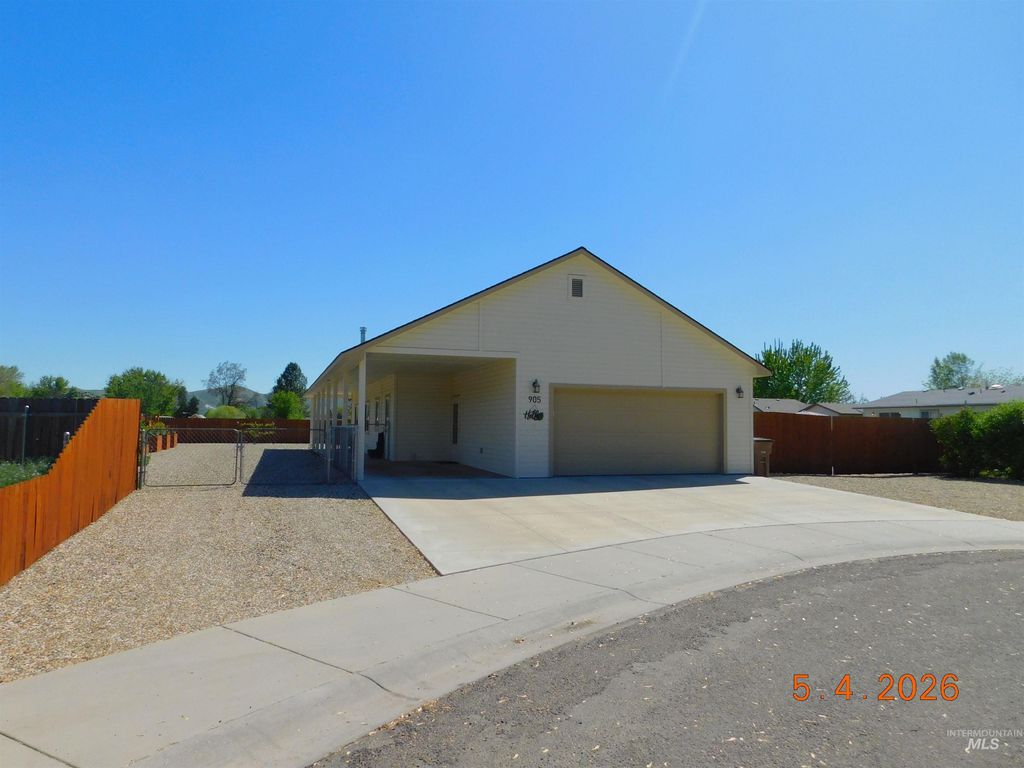Photo of 905 E. 5th St, Emmett, ID 83617 (MLS # 98984907)