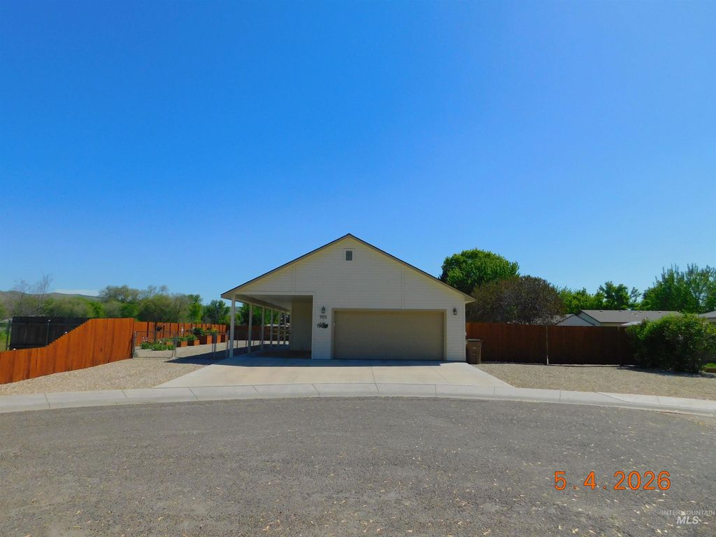 Photo of 905 E. 5th St, Emmett, ID 83617 (MLS # 98984907)
