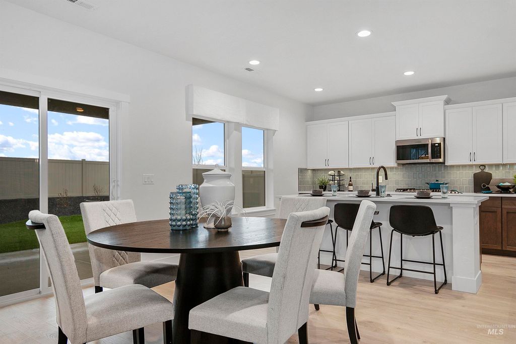 Photo of 10756 Armuth St, Caldwell, ID 83605 (MLS # 98976618)