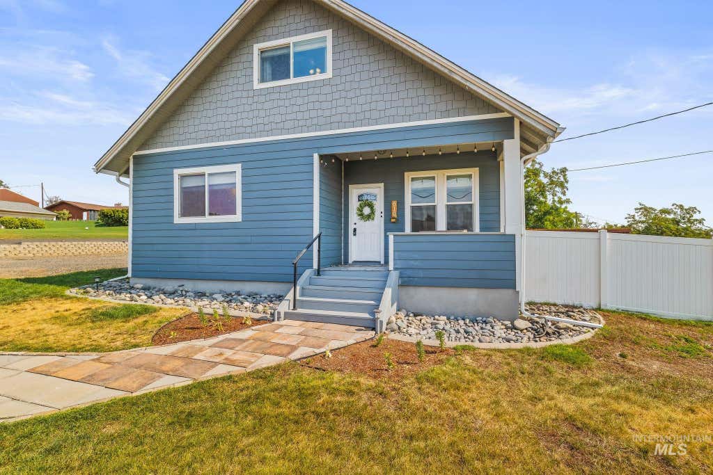 Photo of 610 18th Ave, Clarkston, WA 99403 (MLS # 98995864)
