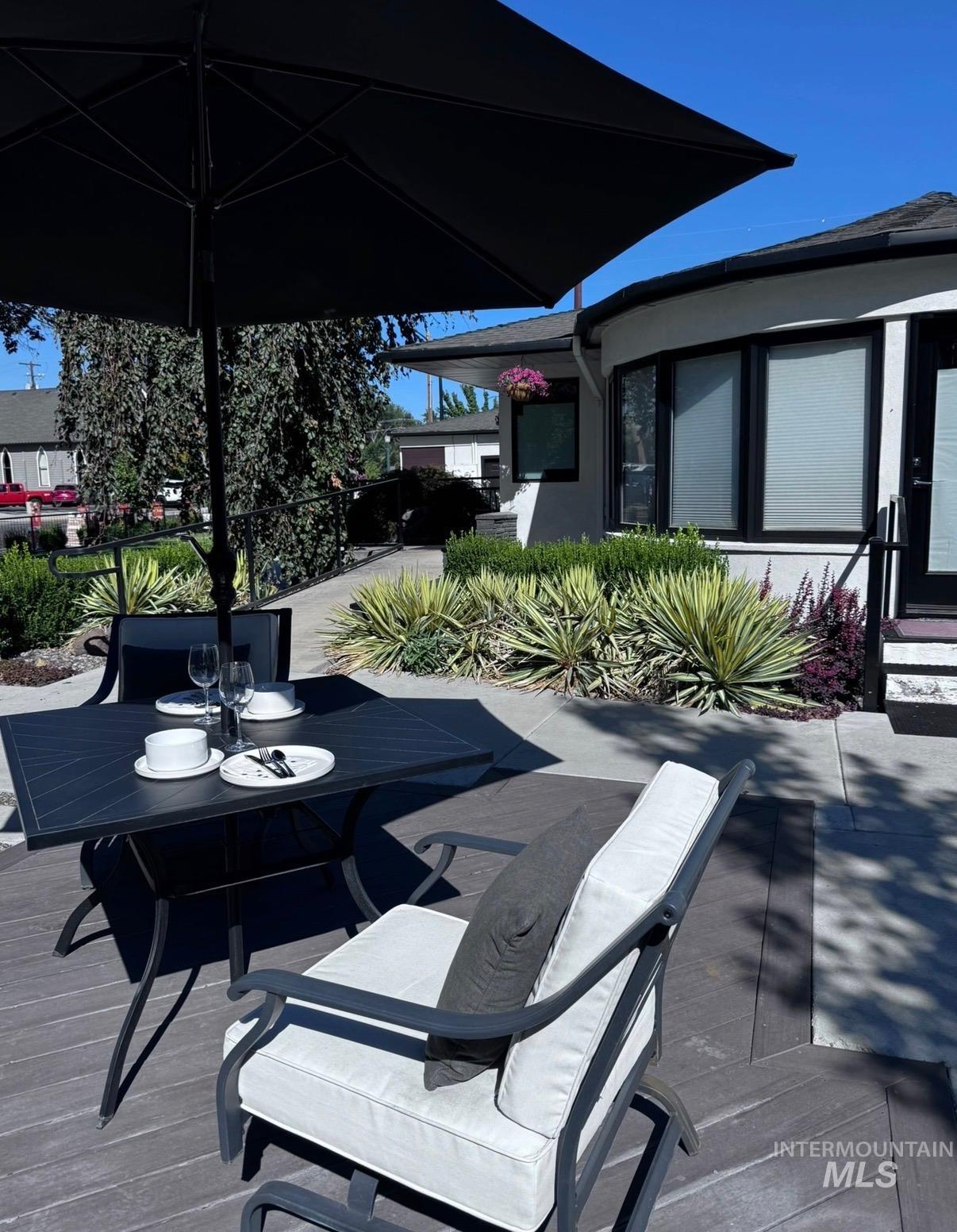 View of patio / terrace with outdoor dining space