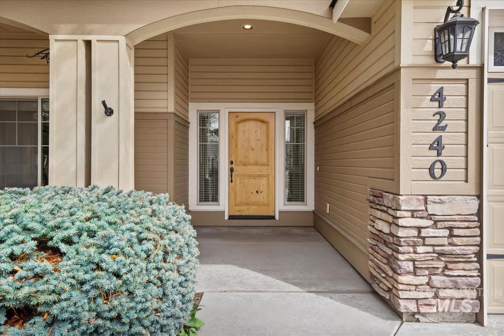 Photo of 4240 N Buckstone Pl, Meridian, ID 83646 (MLS # 98979386)