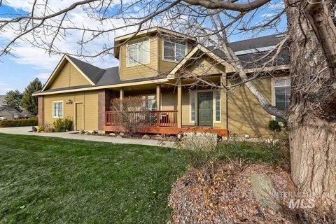 Photo of 992 N Pinnacle Way, Eagle, ID 83616 (MLS # 98972949)