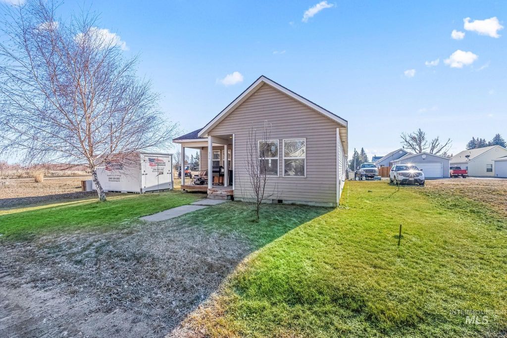 Photo of 226 E Garnet Ave, Fairfield, ID 83327 (MLS # 98972069)