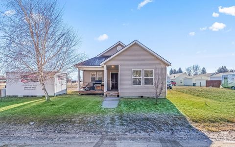 Photo of 226 E Garnet Ave, Fairfield, ID 83327 (MLS # 98972069)