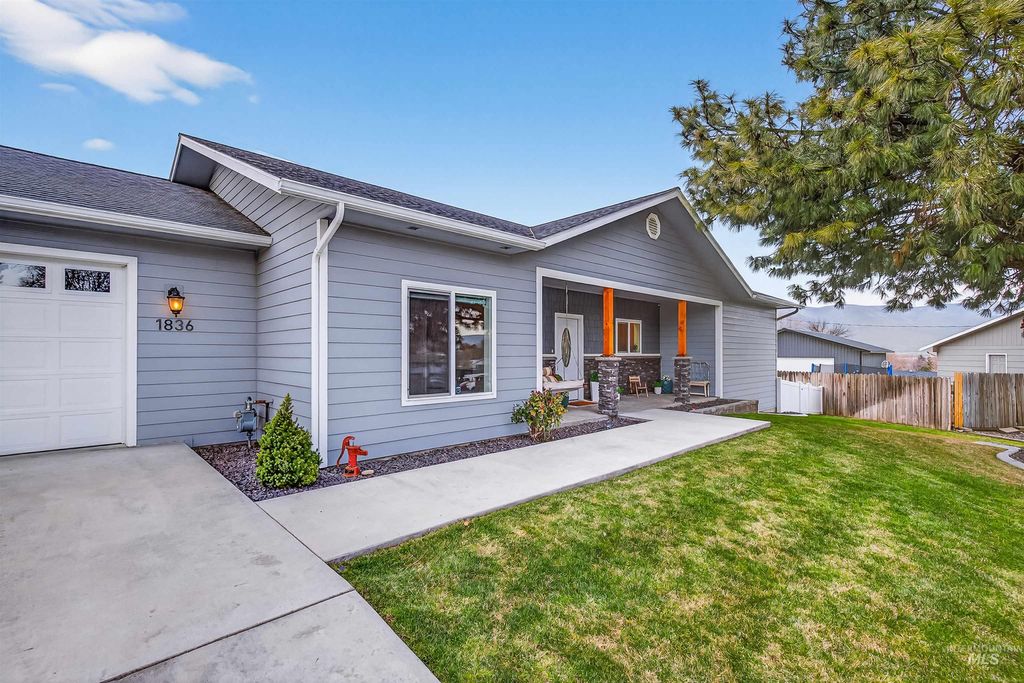 Photo of 1836 Broadview Drive, Lewiston, ID 83501 (MLS # 98976971)