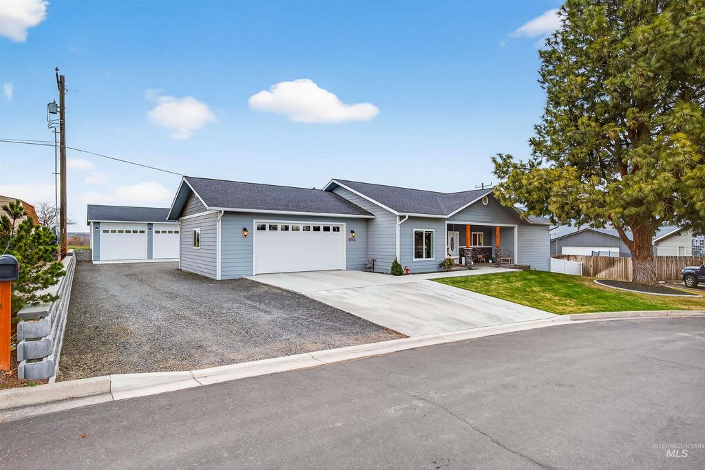 Photo of 1836 Broadview Drive, Lewiston, ID 83501 (MLS # 98976971)
