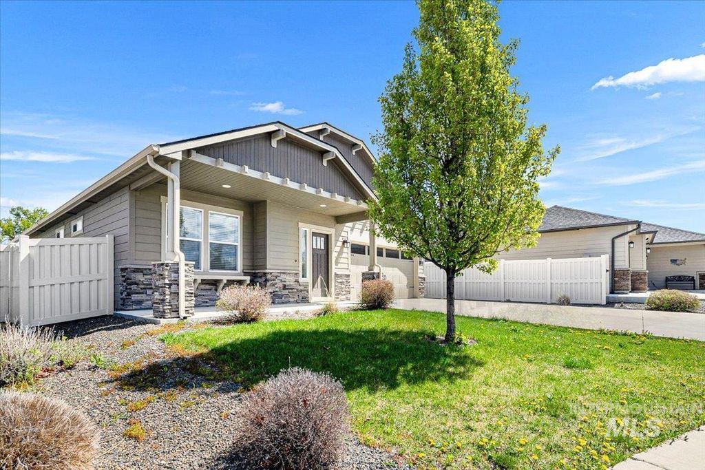 Photo of 6822 S Maverick Way, Boise, ID 83709 (MLS # 98982480)