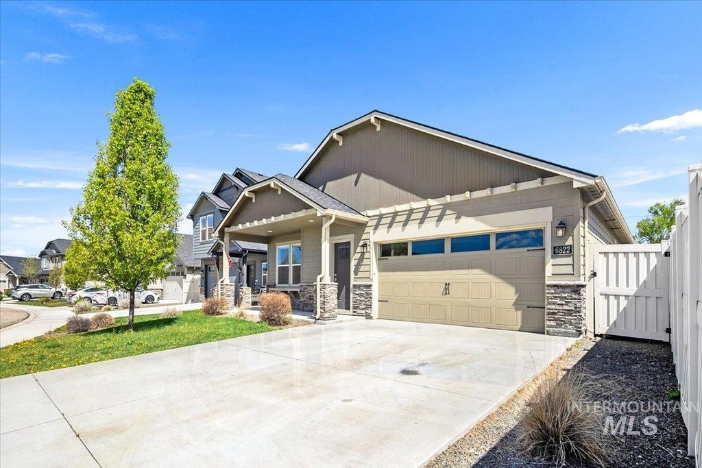 Photo of 6822 S Maverick Way, Boise, ID 83709 (MLS # 98982480)