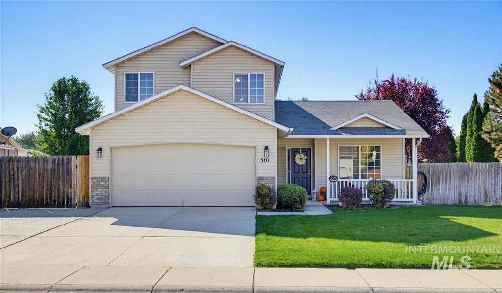 Photo of 501 W Halverson St, Middleton, ID 83644 (MLS # 99003265)