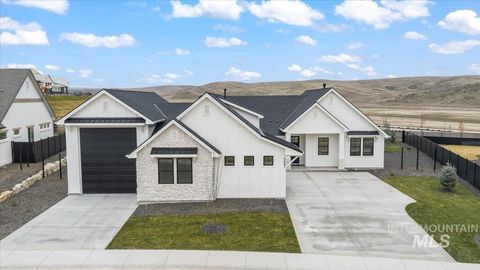 Photo of 5667 W Haughburn Dr, Eagle, ID 83616 (MLS # 98973169)