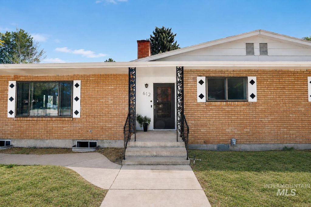 Photo of 612 Highland Rd, Jerome, ID 83338 (MLS # 98986580)