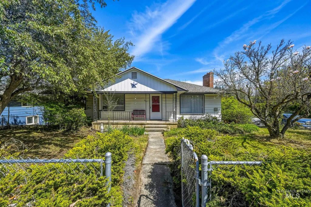 Photo of 906 Orchard Ave, Moscow, ID 83843 (MLS # 98984972)