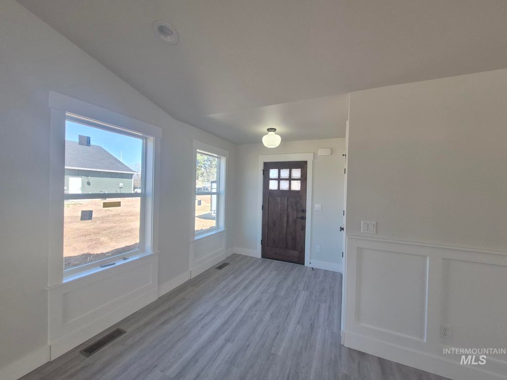 Photo of 957 S Almond St, Nampa, ID 83686 (MLS # 98983136)