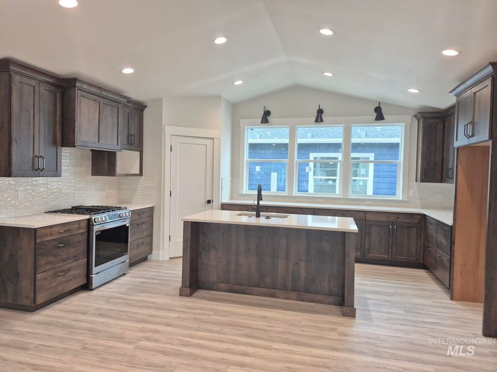 Photo of 957 S Almond St, Nampa, ID 83686 (MLS # 98983136)