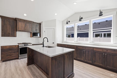 Photo of 957 S Almond St, Nampa, ID 83686 (MLS # 98983136)
