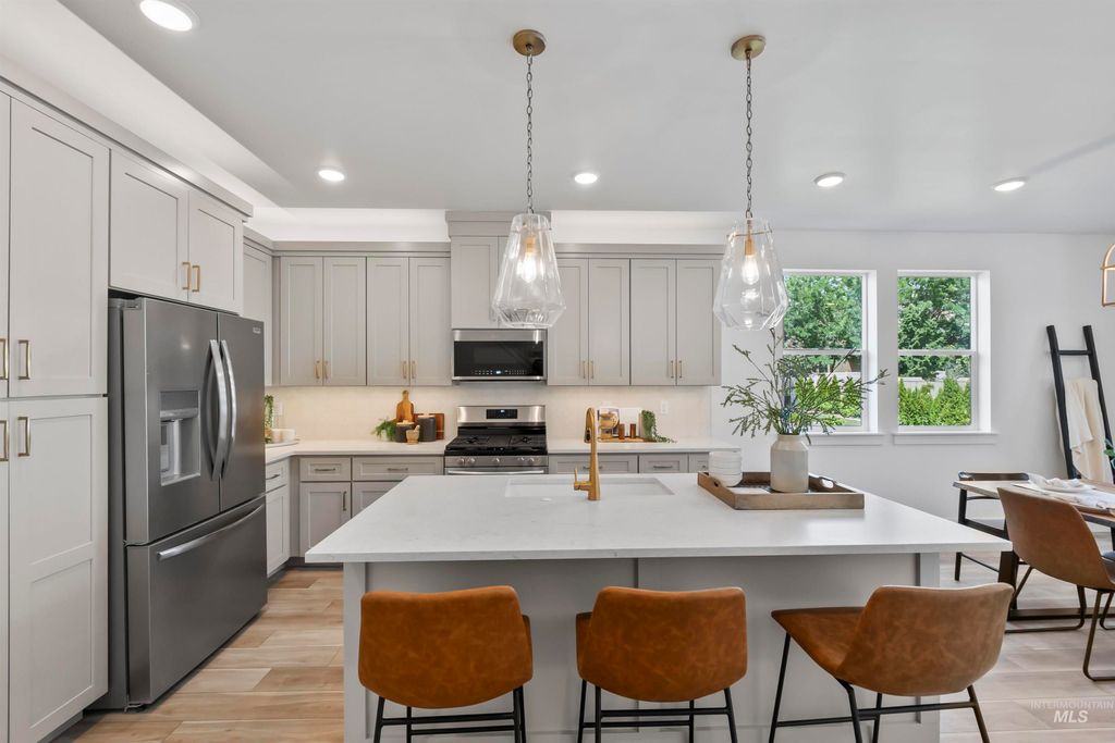 Photo of 210 S Turner Ave, Star, ID 83669 (MLS # 98979975)