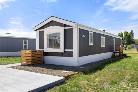 Photo of 245 W 9th, Mountain Home, ID 83647 (MLS # 98985224)