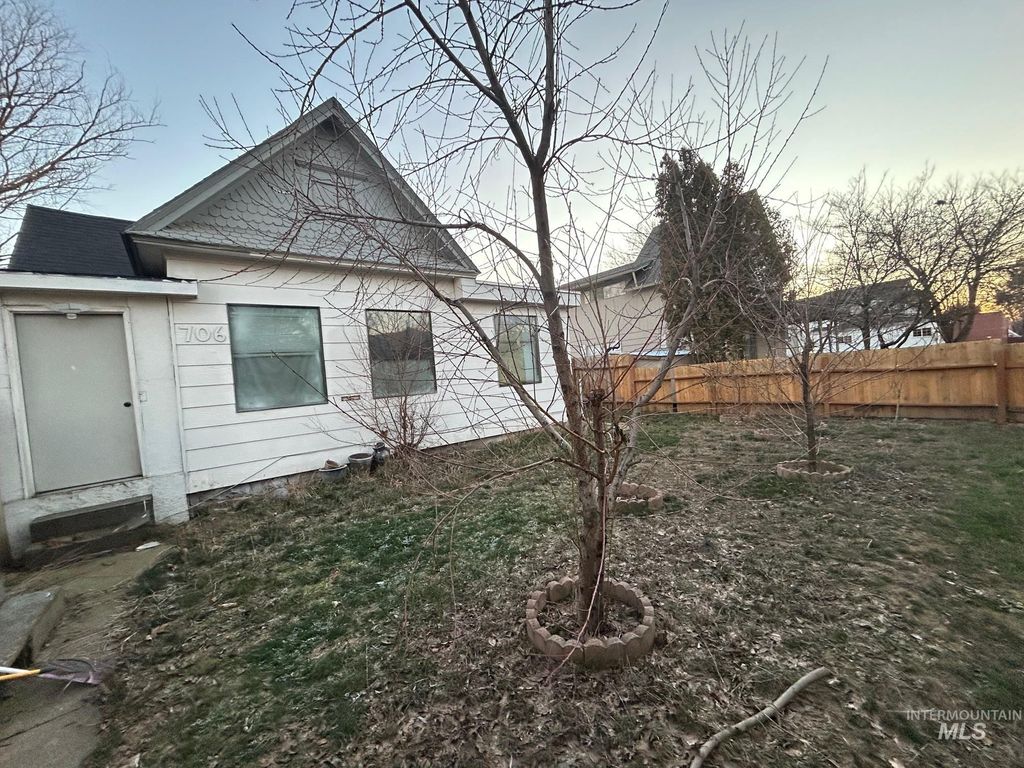 Photo of 706 5th Avenue, Lewiston, ID 83501 (MLS # 98969903)