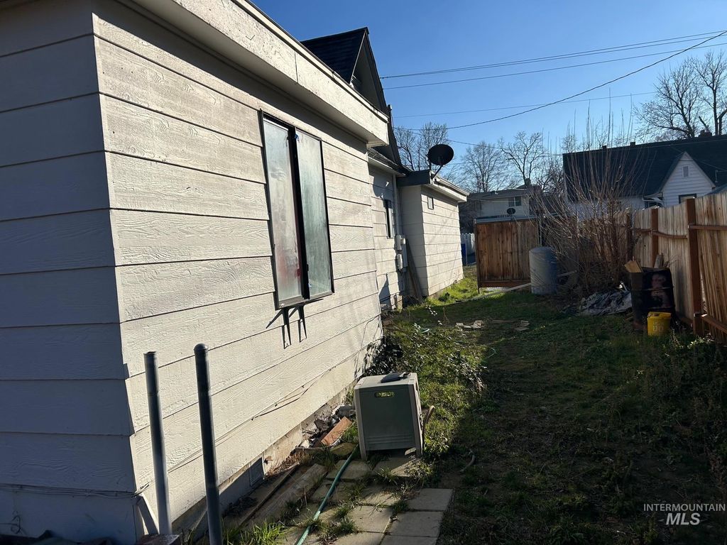 Photo of 706 5th Avenue, Lewiston, ID 83501 (MLS # 98969903)