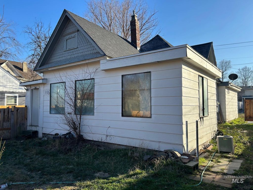 Photo of 706 5th Avenue, Lewiston, ID 83501 (MLS # 98969903)