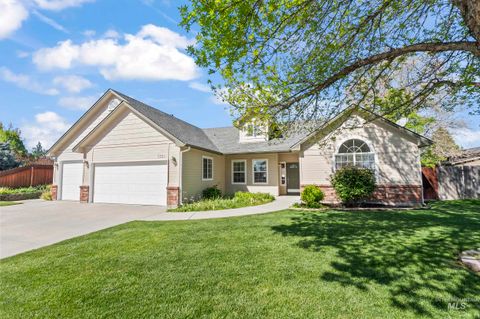 Photo of 3221 N Lilyturf Ave, Meridian, ID 83646 (MLS # 98984262)