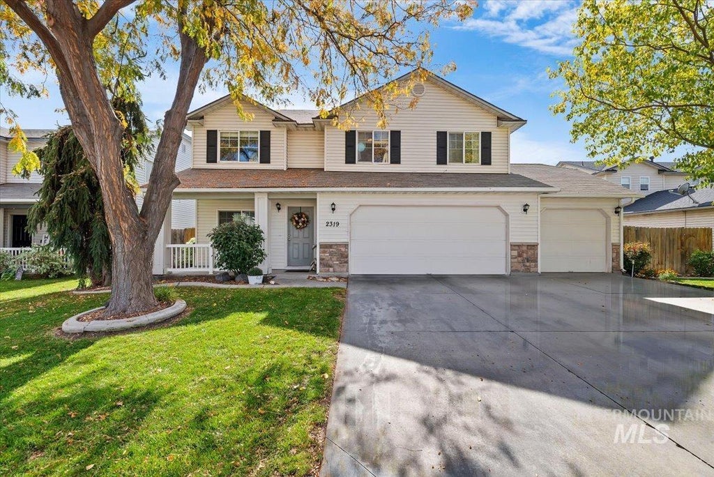 Photo of 2319 W Lake Pointe Ct, Nampa, ID 83651 (MLS # 99004193)