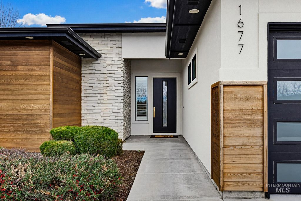 Photo of 1677 W Oakhampton Drive, Eagle, ID 83616 (MLS # 98977170)