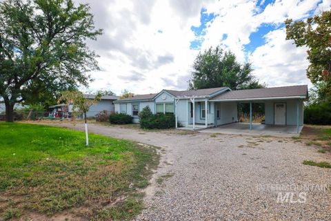 Photo of 2105 Laurel Dr, Ontario, OR 97914 (MLS # 98963871)