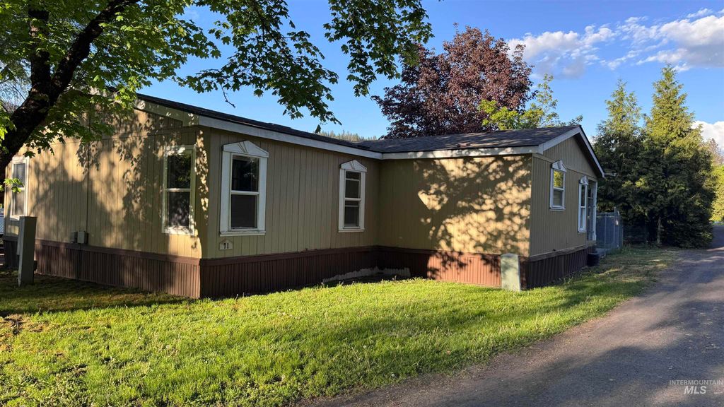 Photo of 71 Mallard Dr, Orofino, ID 83544 (MLS # 98984513)