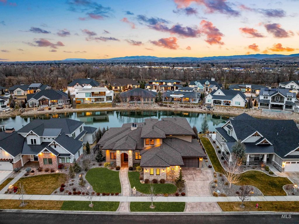 Photo of 1658 E Crowne Pointe Dr, Eagle, ID 83616 (MLS # 98975174)