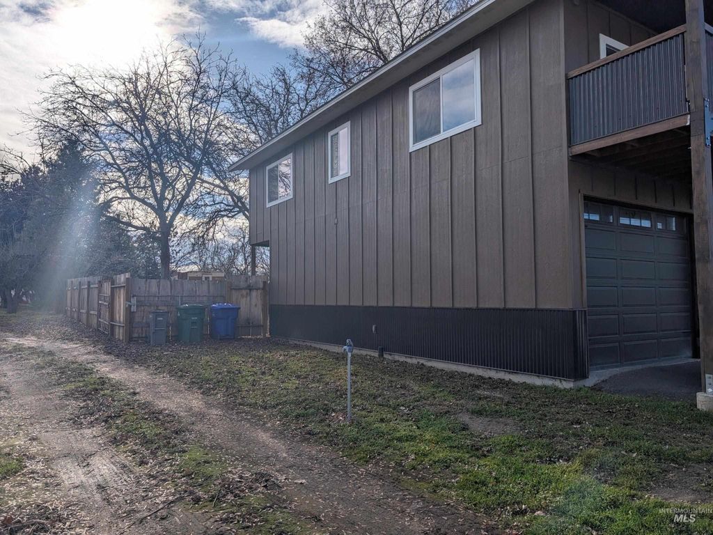 Photo of 1330 Birch Avenue, Lewiston, ID 83501 (MLS # 98973546)