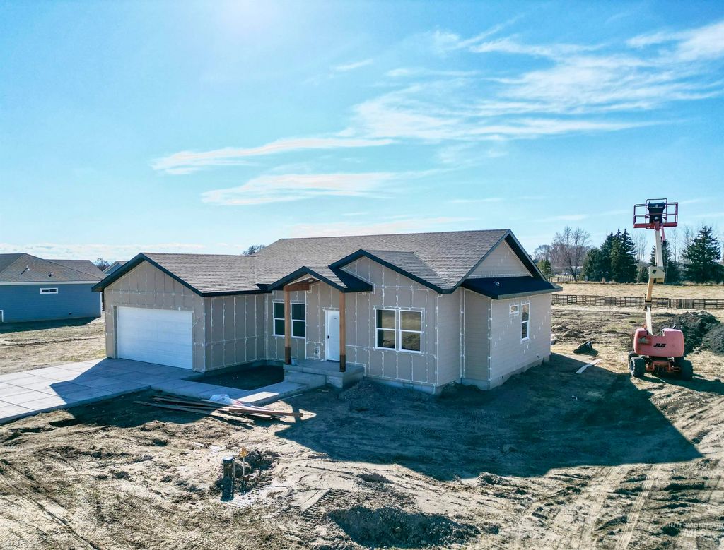 Photo of 327 S 100 W, Rupert, ID 83350 (MLS # 98976695)