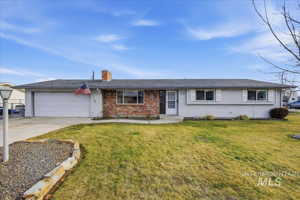 Photo of 1204 Teton Ave, Caldwell, ID 83605 (MLS # 98974392)