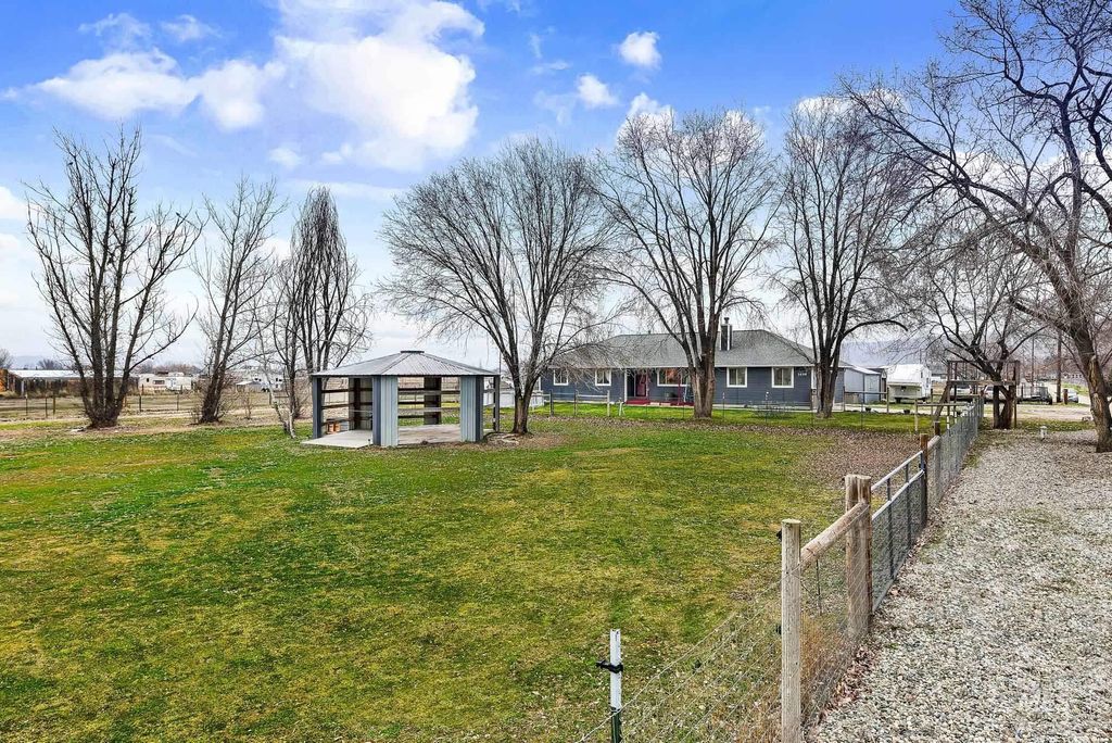 Photo of 990 Bangtail Ln, Emmett, ID 83617 (MLS # 98972916)