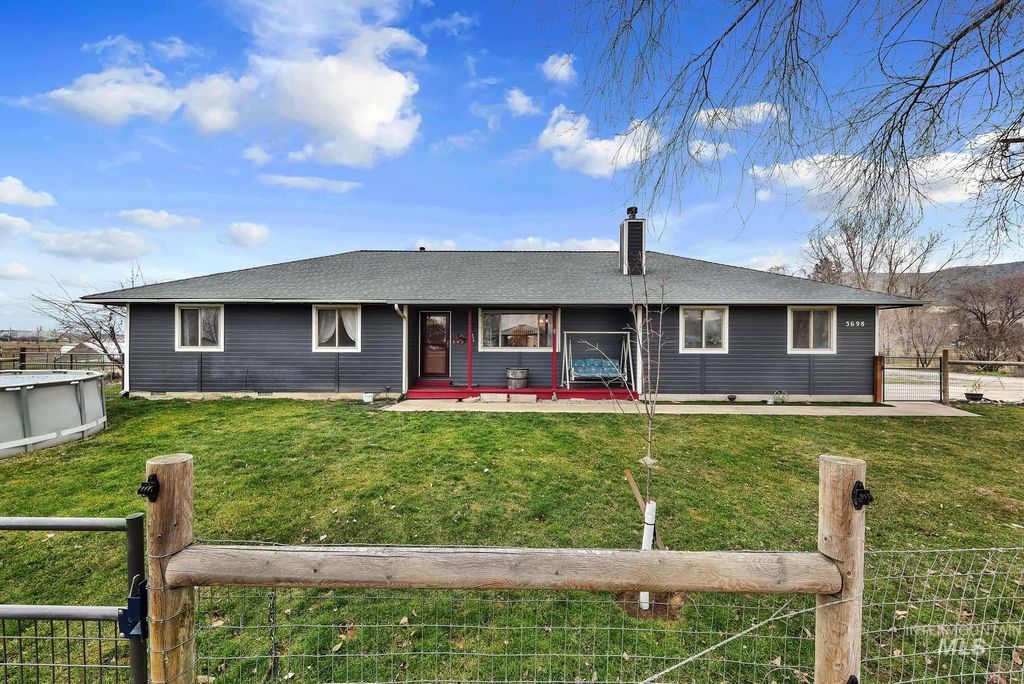 Photo of 990 Bangtail Ln, Emmett, ID 83617 (MLS # 98972916)