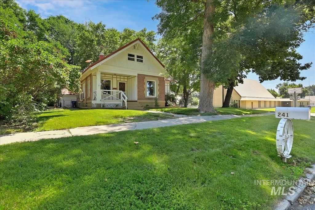 Photo of 241 S 9th St, Payette, ID 83661 (MLS # 98994377)