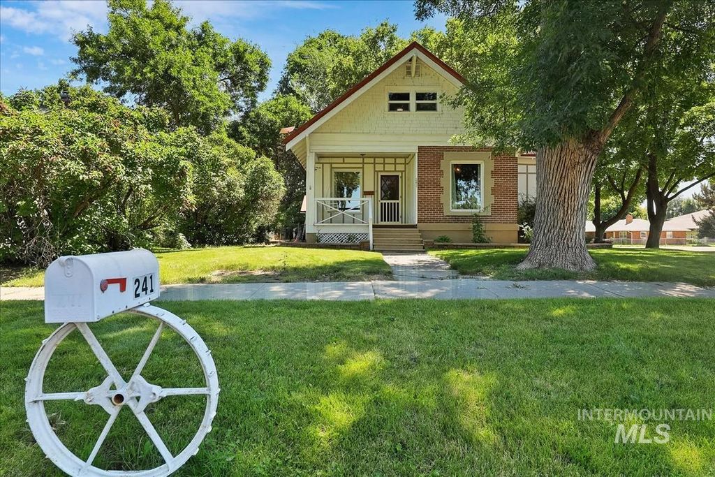 Photo of 241 S 9th St, Payette, ID 83661 (MLS # 98994377)