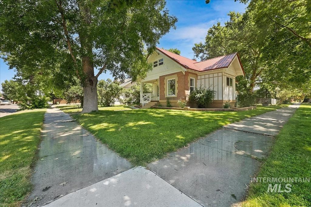 Photo of 241 S 9th St, Payette, ID 83661 (MLS # 98994377)